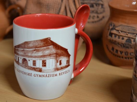 Hrnček s lyžičkou_6,90 €.JPG Hrnček s lyžičkou_6,90 €.JPG